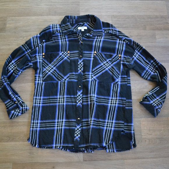 Kensie Oversized Frayed Stud Button Plaid Blue Black Flannel Size Small - Picture 1 of 5